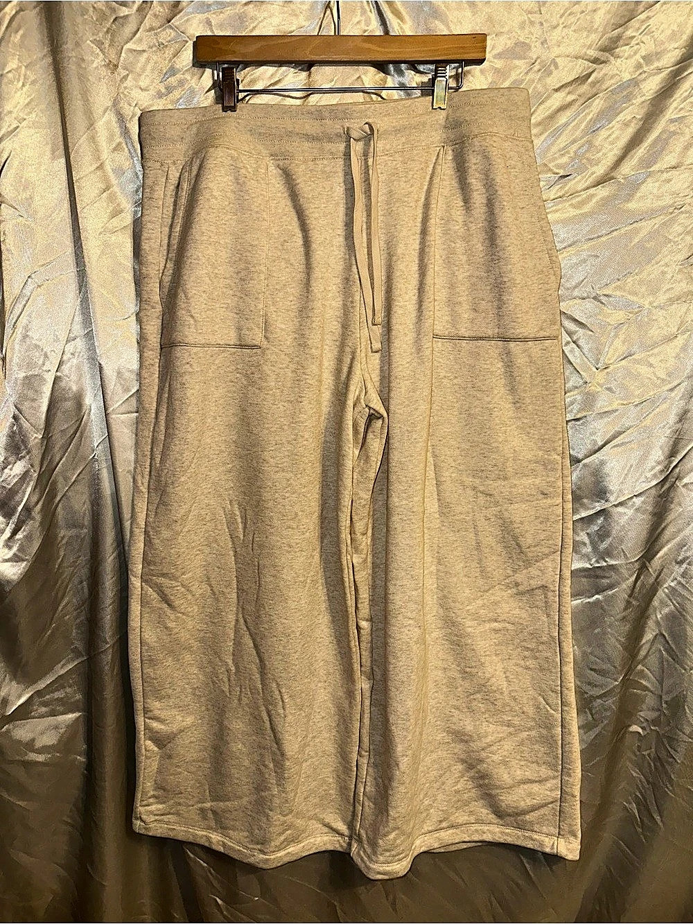 American Eagle sweatpants in cream XL Like New
